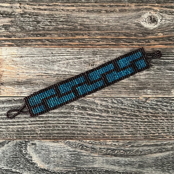 🦋Beautiful Beaded Bracelet - Picture 3 of 8